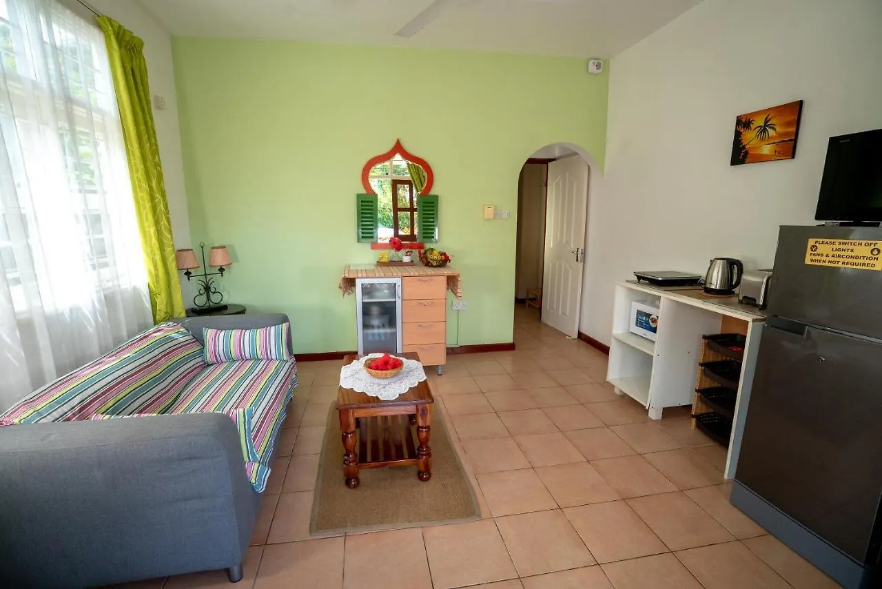 Apartment La Maison Hibiscus Self Catering Accommodation Beau Vallon