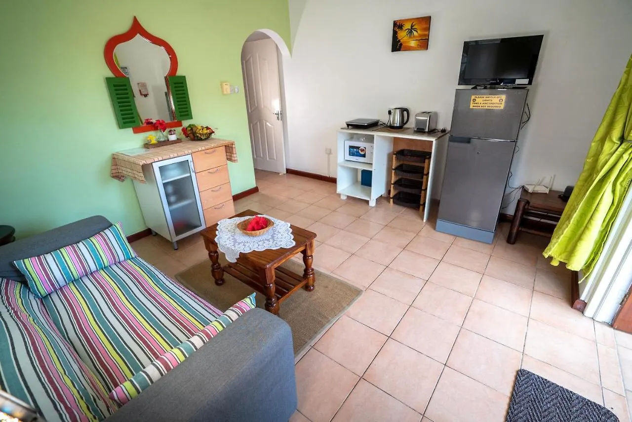 Apartment La Maison Hibiscus Self Catering Accommodation Beau Vallon