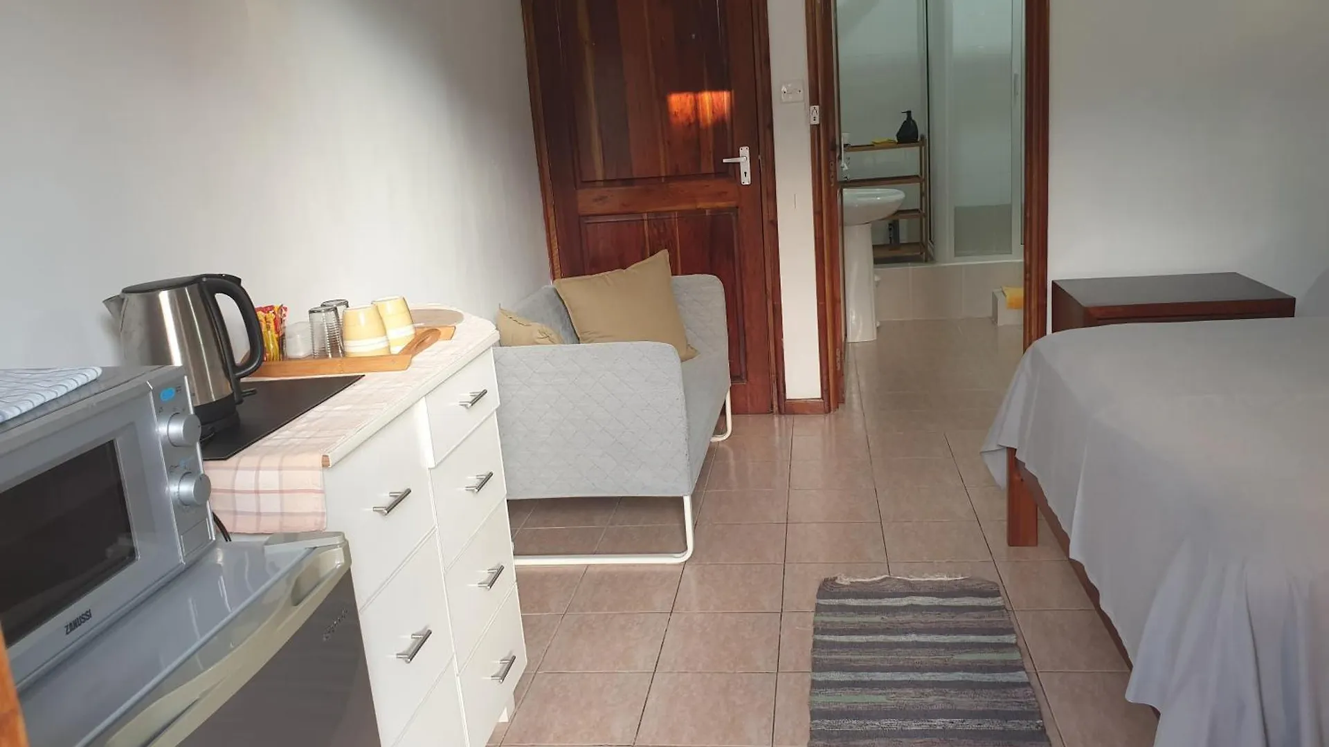 Apartment La Maison Hibiscus Self Catering Accommodation Beau Vallon