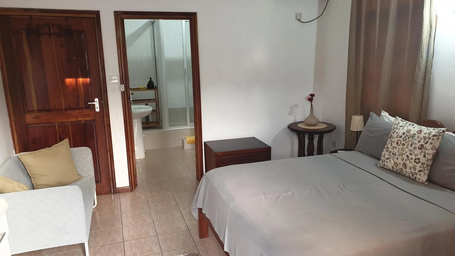 La Maison Hibiscus Self Catering Accommodation Beau Vallon  Beau Vallon (Mahe)